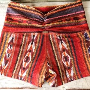 Andes print high waist hot yoga shorts!